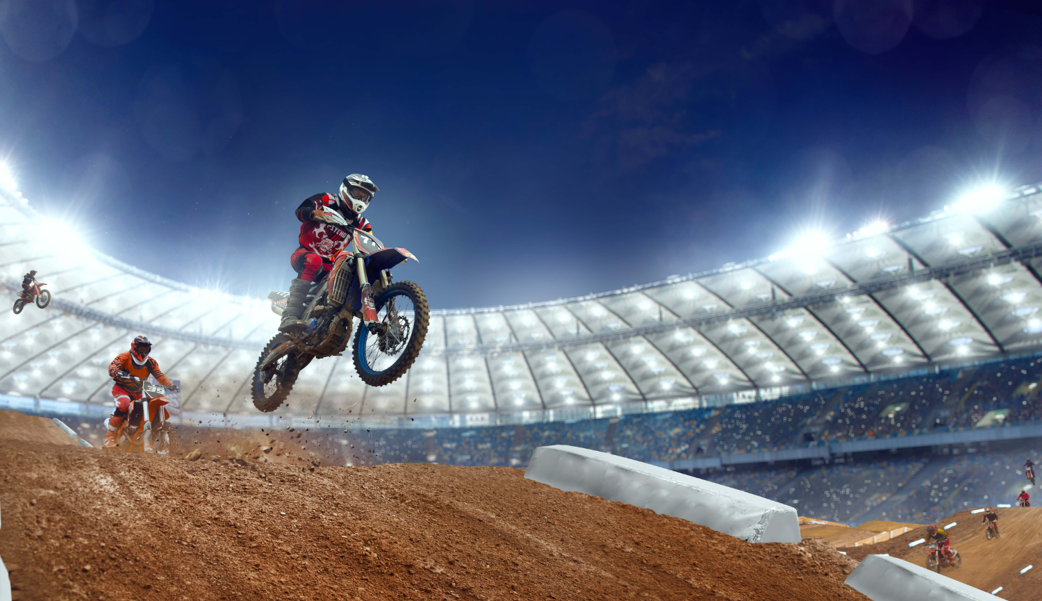 Imagem mostrando um piloto de motocross em uma competição. Ele usa trajes e equipamentos profissionais, encontrados na loja online Rota 31.