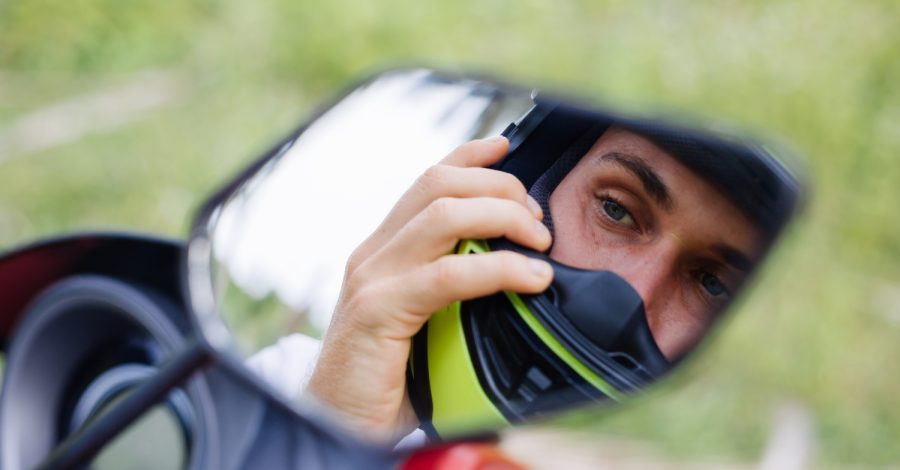 Imagem ilustrando o conteúdo sobre câmera para capacete de moto.